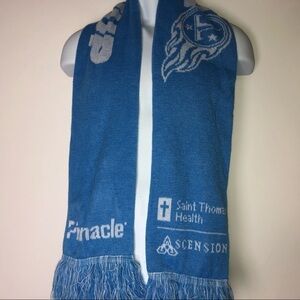 Main Gate Titanup Blue &‎ White Scarf